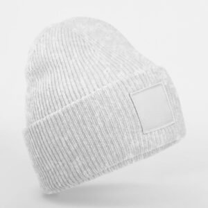 Bonnet avec empiècement carré