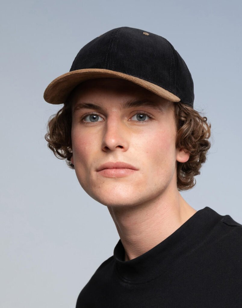 Casquette Flexfit Corduroy Classic Suede noir / caramel